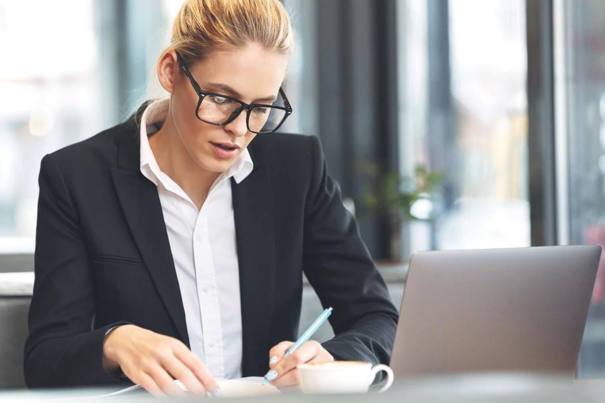 Umfassende Webinar-Bibliothek mit verschiedenen Mobile-First Design-Themen