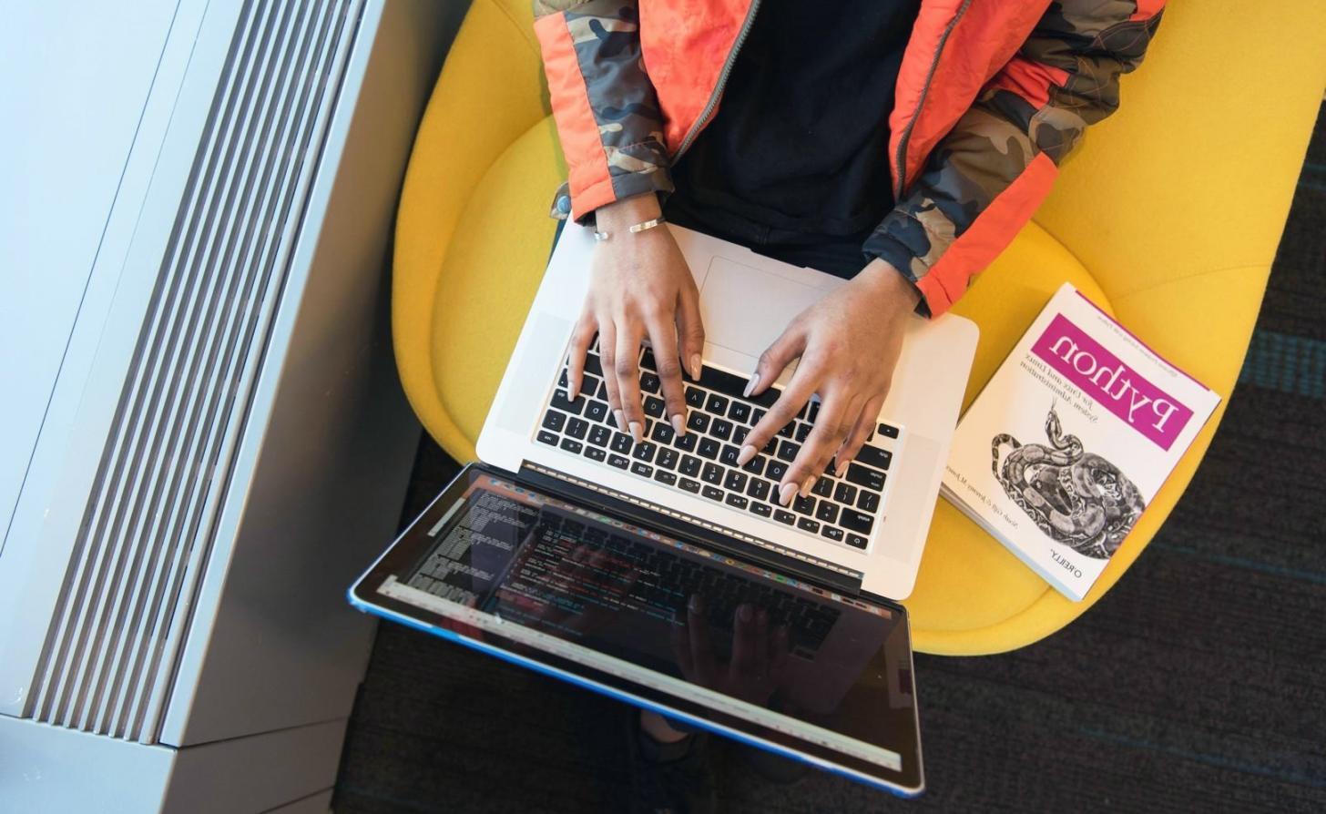 Mobile-First Webinar Interface auf verschiedenen Geräten